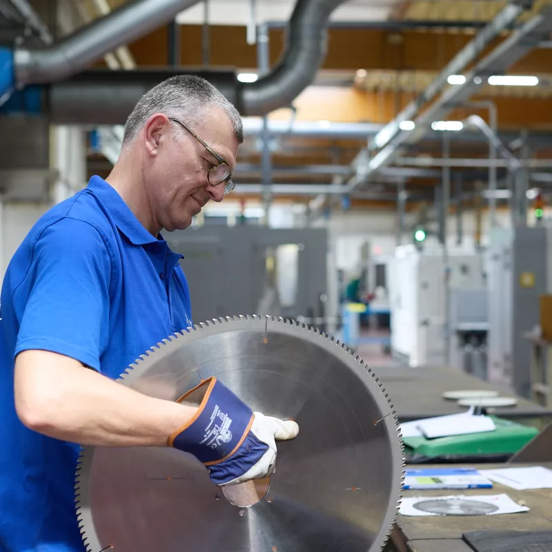 Maes Jonker specialist snijgereedschap en slijpen