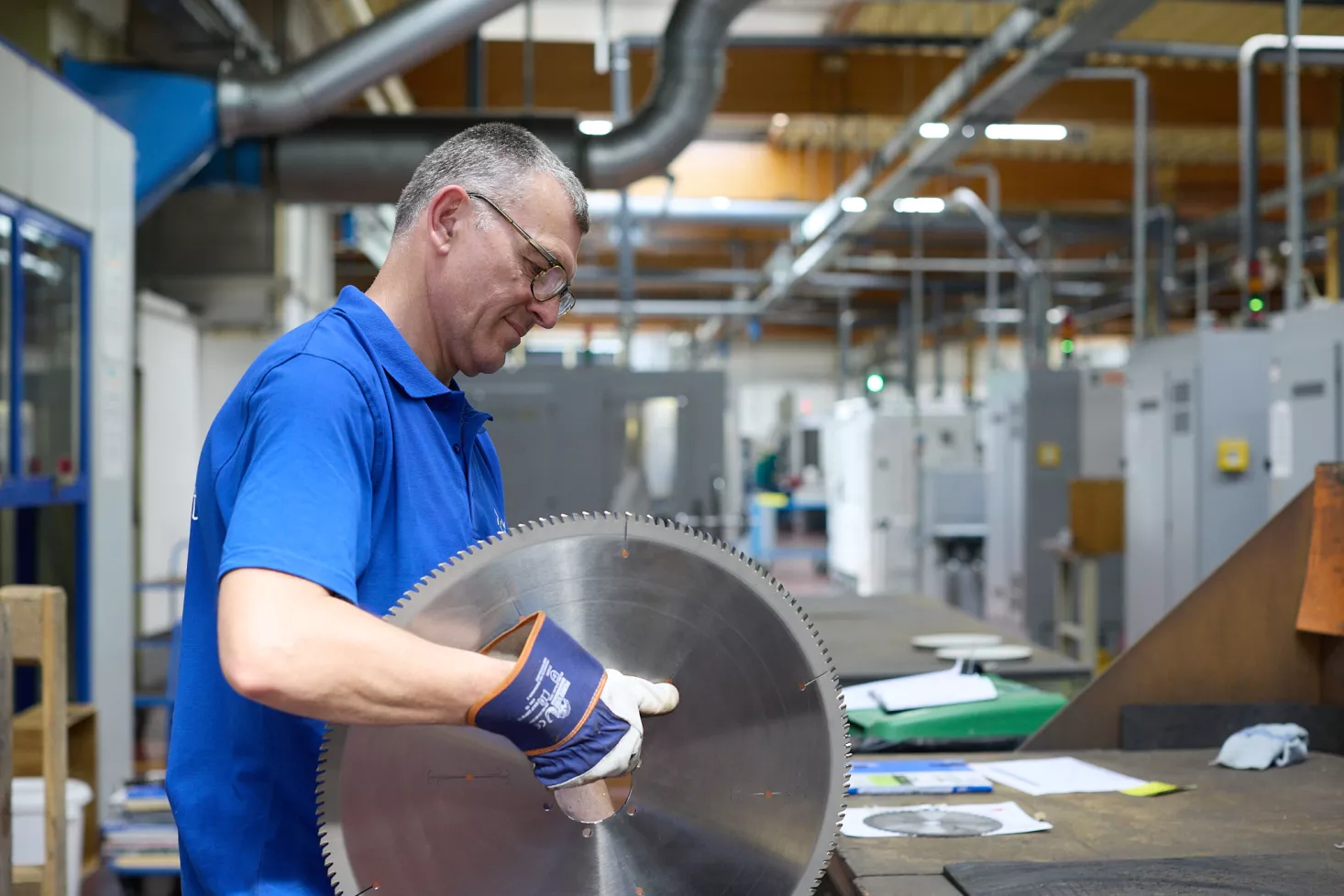 Maes Jonker: specialist snijgereedschap en slijpen